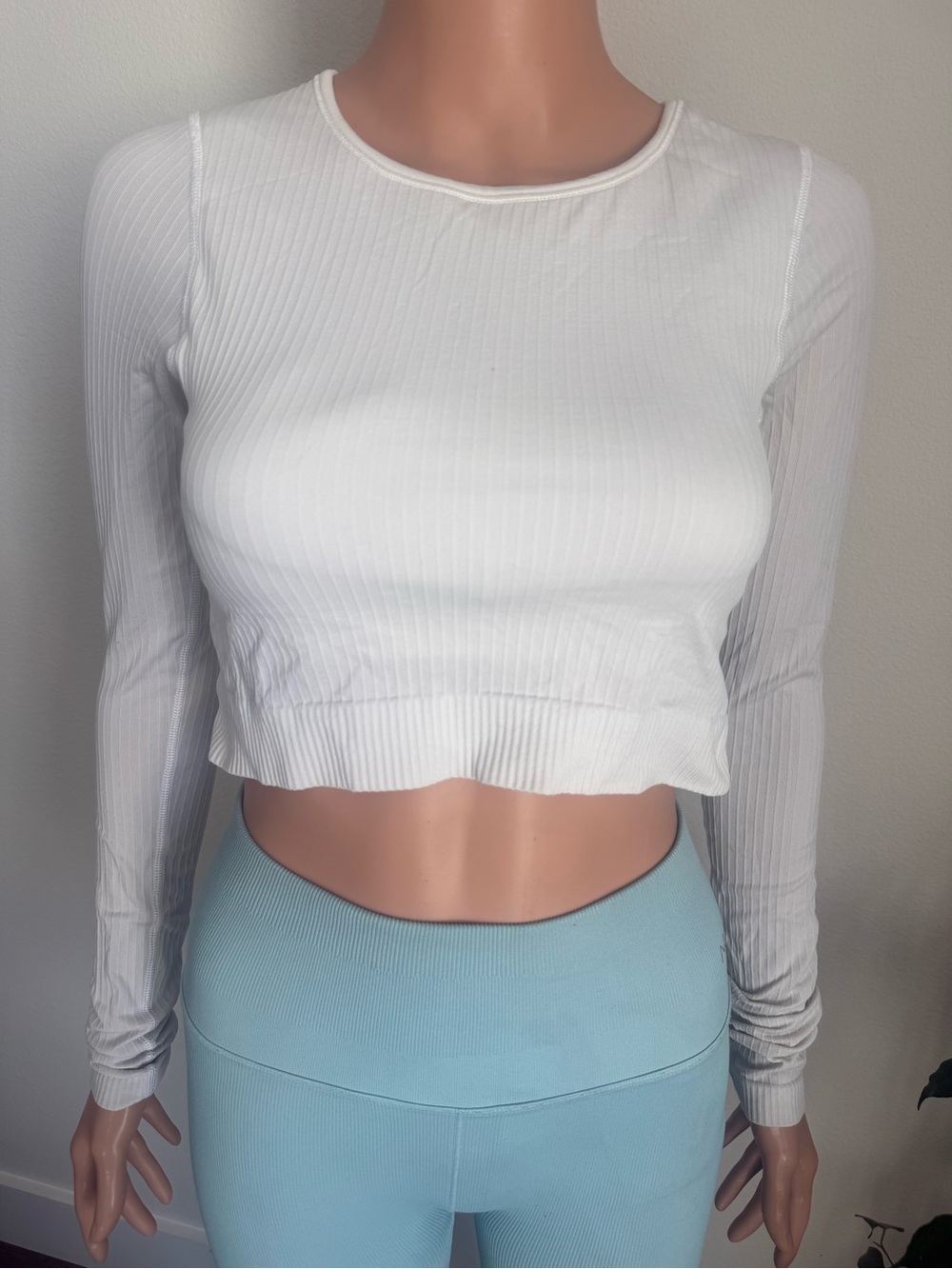 lululemon athletica White Ribbed Long-Sleeve Cropped Top